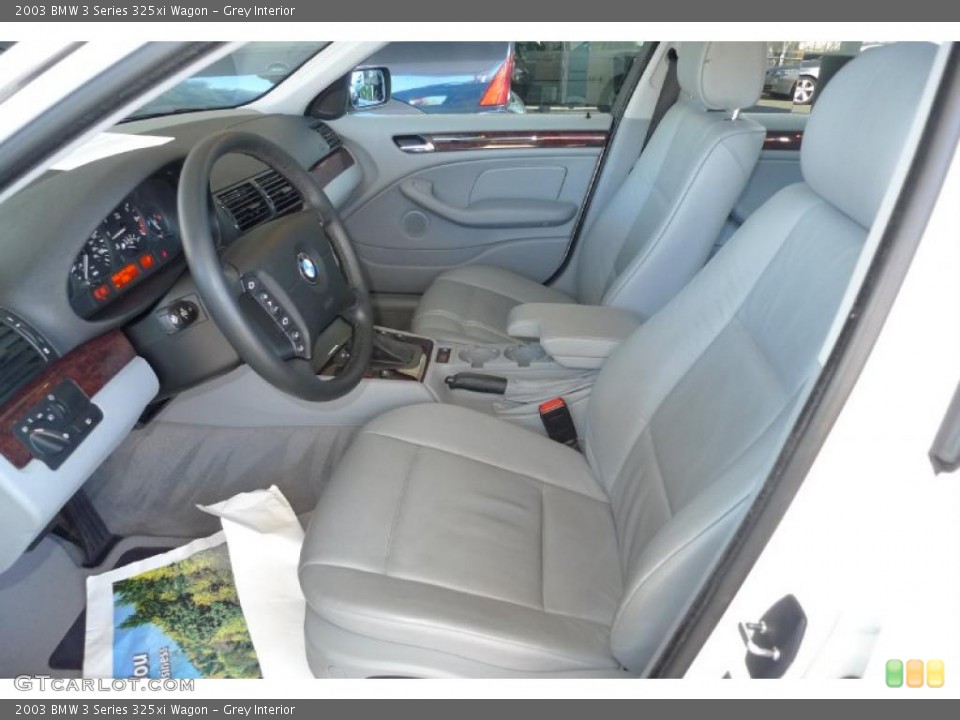 Grey Interior Photo for the 2003 BMW 3 Series 325xi Wagon #40748681