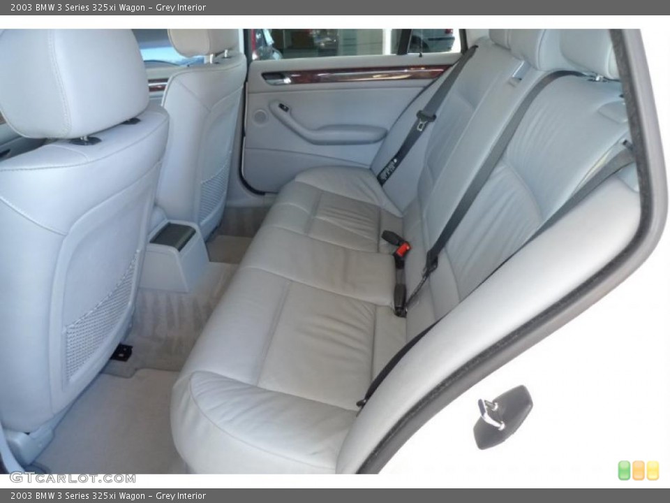 Grey Interior Photo for the 2003 BMW 3 Series 325xi Wagon #40748934