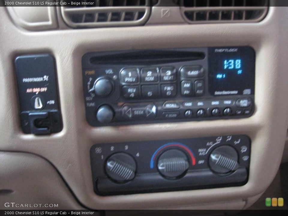 Beige Interior Controls for the 2000 Chevrolet S10 LS Regular Cab #40766315