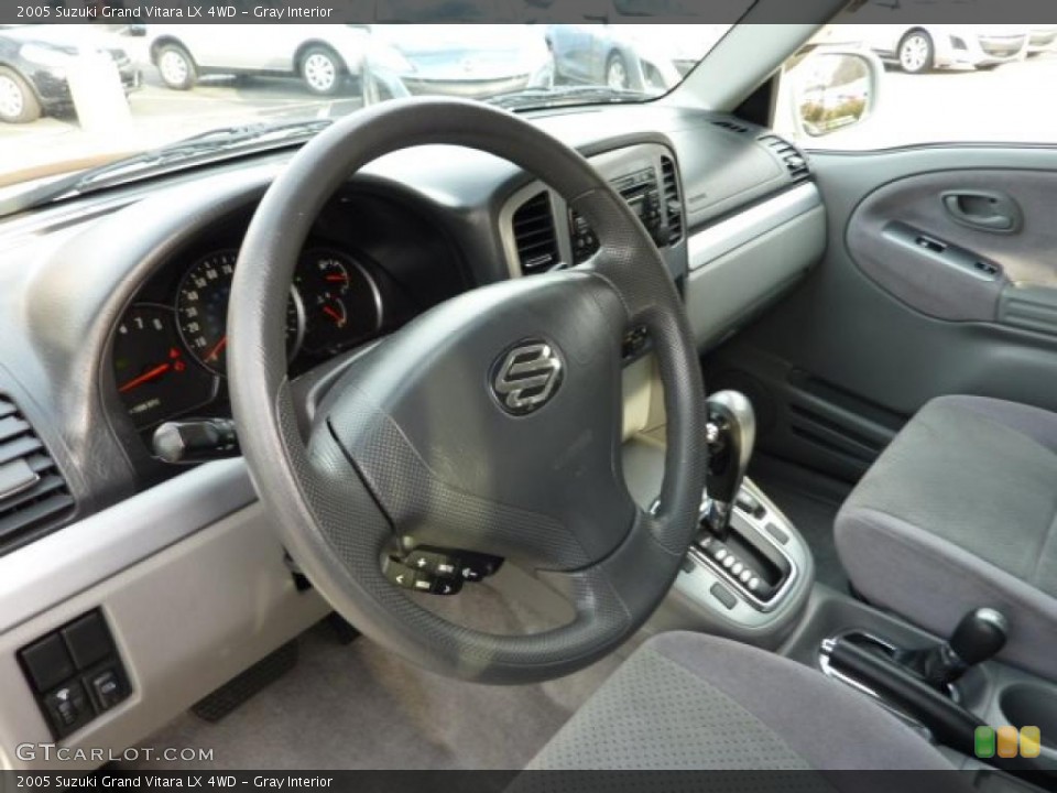 Gray Interior Photo for the 2005 Suzuki Grand Vitara LX 4WD #40771375