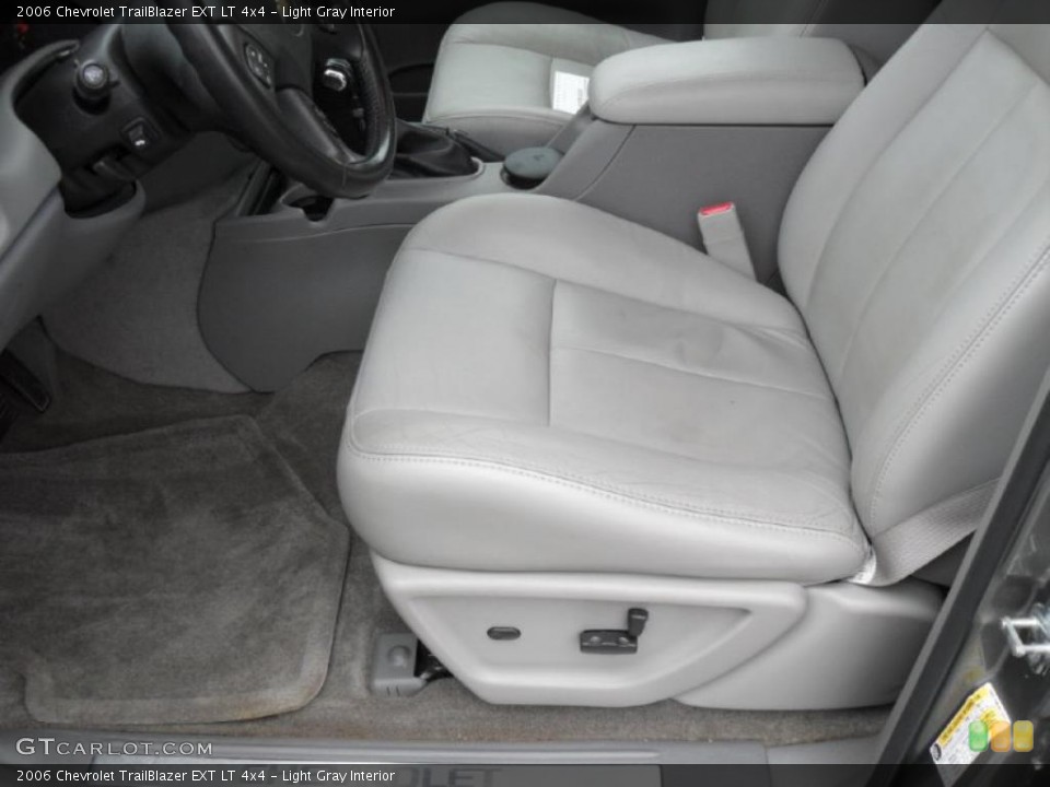 Light Gray Interior Photo for the 2006 Chevrolet TrailBlazer EXT LT 4x4 #40777039