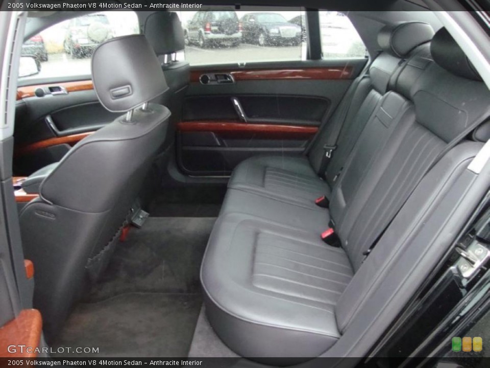 Anthracite Interior Photo for the 2005 Volkswagen Phaeton V8 4Motion Sedan #40777435