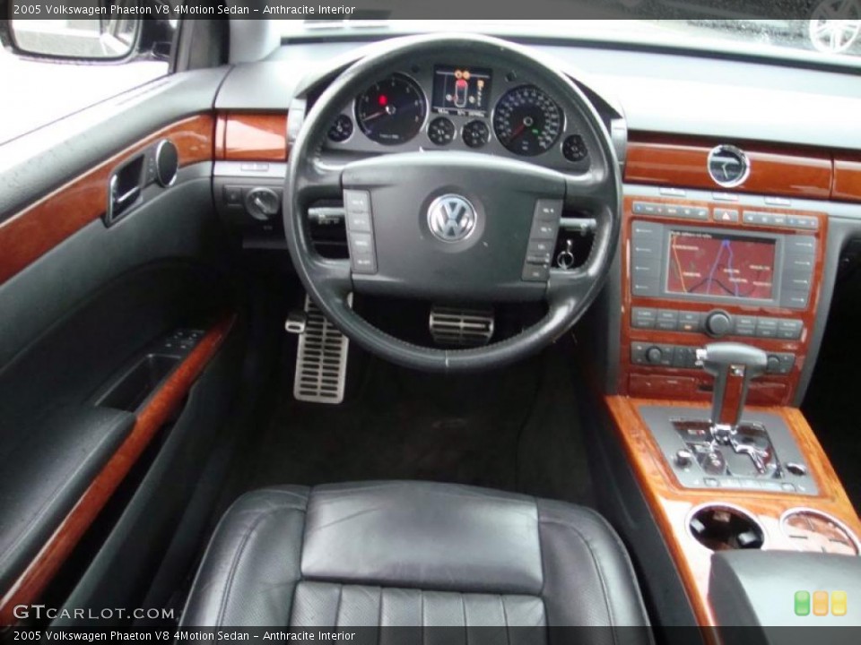Anthracite Interior Controls for the 2005 Volkswagen Phaeton V8 4Motion Sedan #40777503