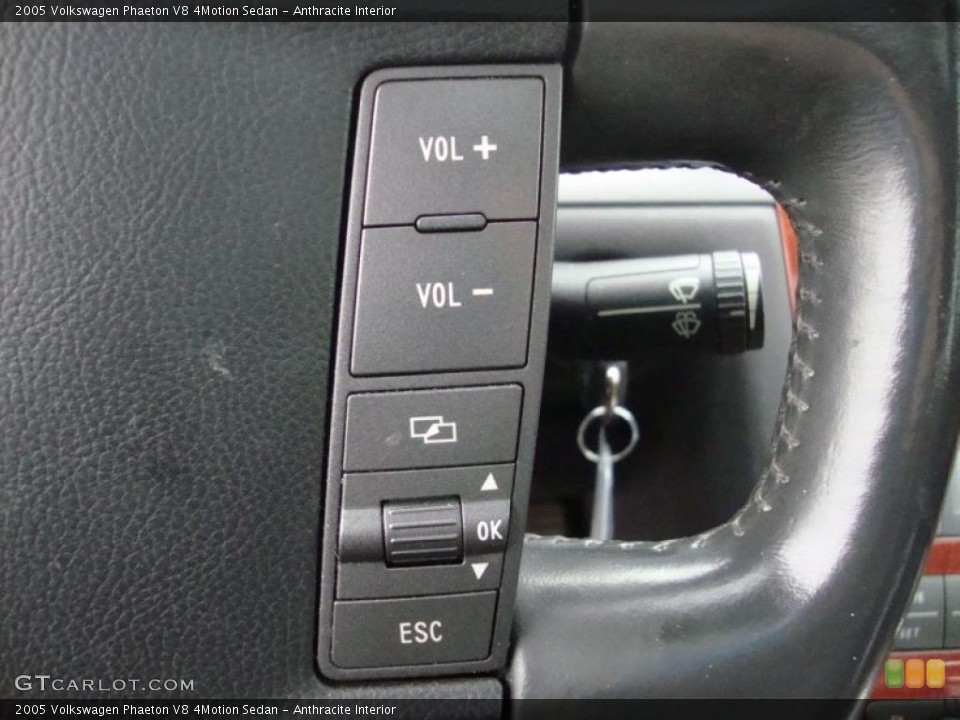 Anthracite Interior Controls for the 2005 Volkswagen Phaeton V8 4Motion Sedan #40777831