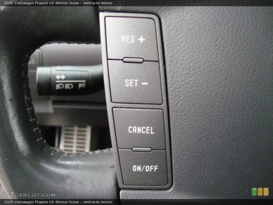 Anthracite Interior Controls for the 2005 Volkswagen Phaeton V8 4Motion Sedan #40777843
