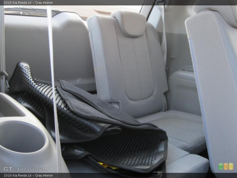 Gray Interior Photo for the 2010 Kia Rondo LX #40803291