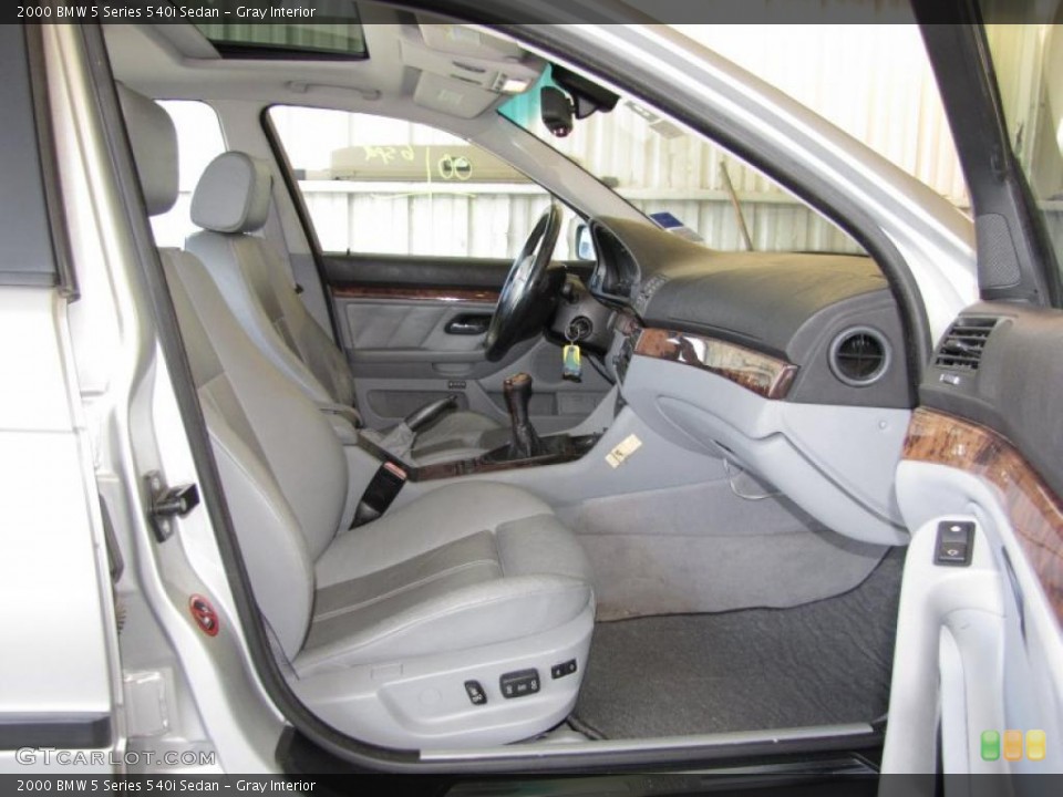 Gray Interior Photo for the 2000 BMW 5 Series 540i Sedan #40806059