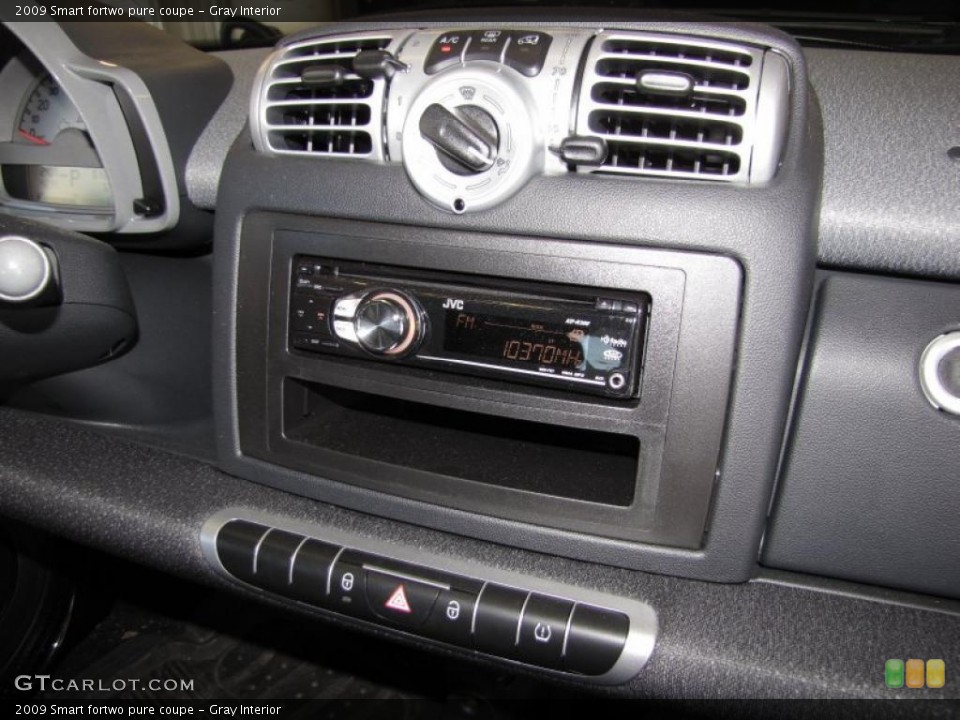 Gray Interior Controls for the 2009 Smart fortwo pure coupe #40808587