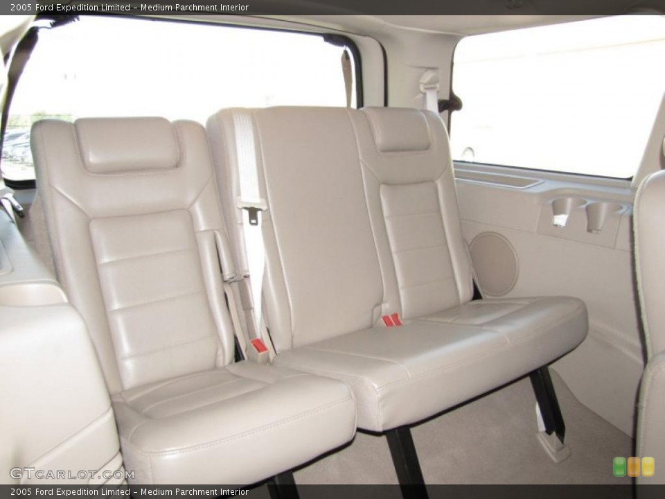 Medium Parchment Interior Photo for the 2005 Ford Expedition Limited #40809171