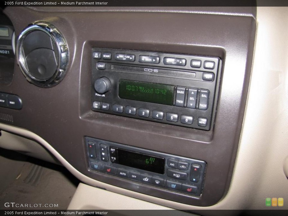 Medium Parchment Interior Controls for the 2005 Ford Expedition Limited #40809227