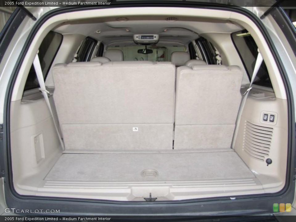 Medium Parchment Interior Trunk for the 2005 Ford Expedition Limited #40809251