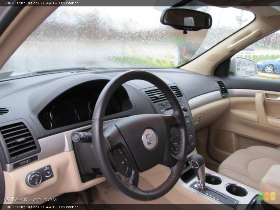 Tan Interior Photo for the 2009 Saturn Outlook XE AWD #40818559
