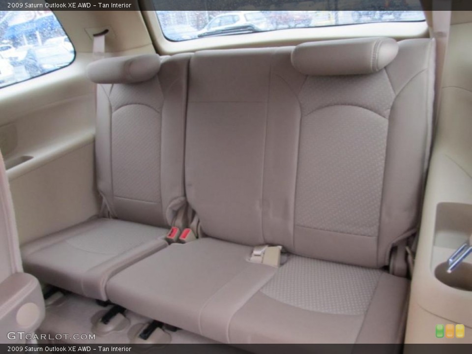 Tan Interior Photo for the 2009 Saturn Outlook XE AWD #40818623