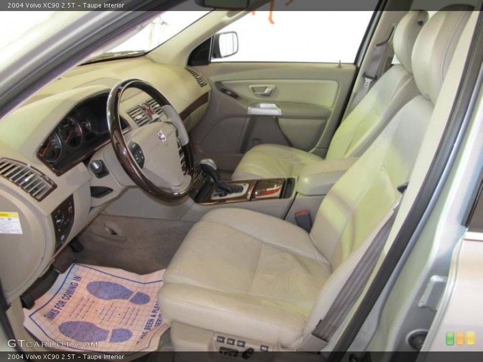 Taupe Interior Photo for the 2004 Volvo XC90 2.5T #40832285