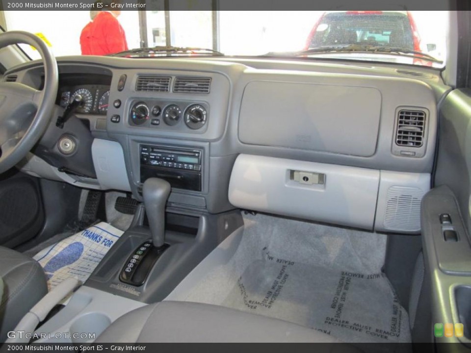 Gray Interior Dashboard for the 2000 Mitsubishi Montero Sport ES #40833580