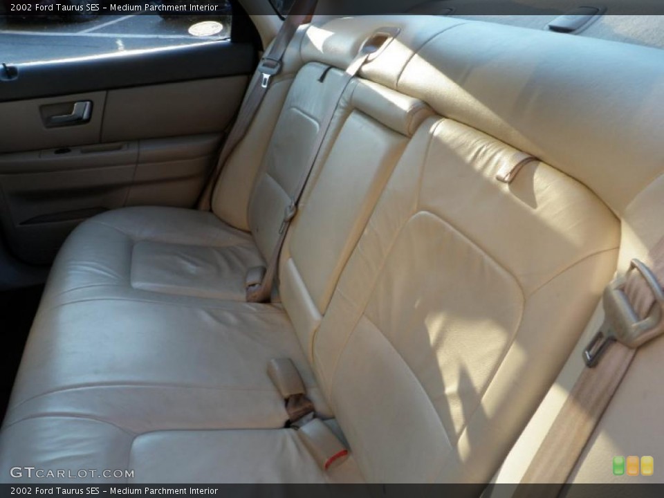 Medium Parchment Interior Photo for the 2002 Ford Taurus SES #40836449