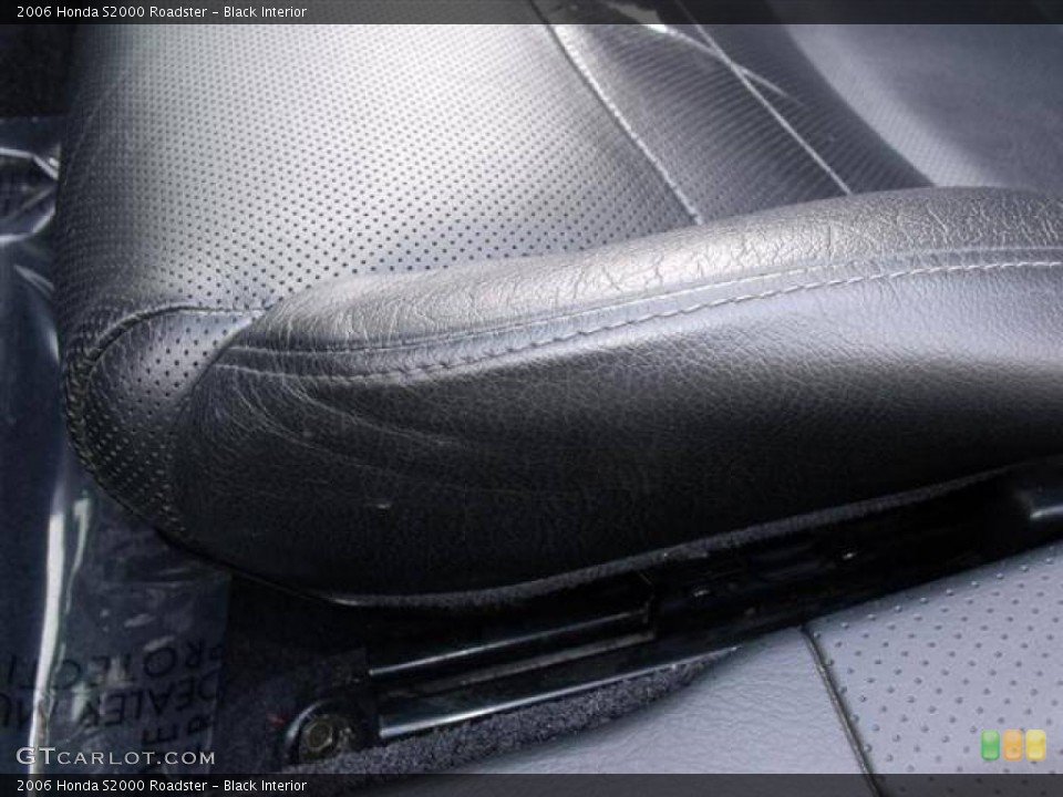 Black Interior Photo for the 2006 Honda S2000 Roadster #40844049