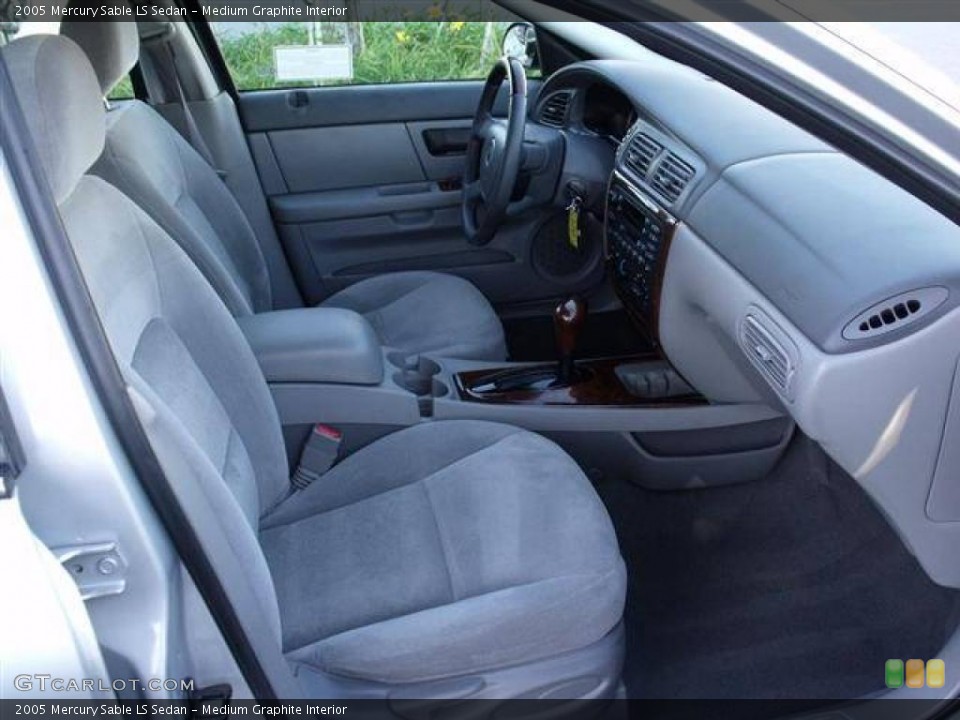 Medium Graphite Interior Photo for the 2005 Mercury Sable LS Sedan #40844653