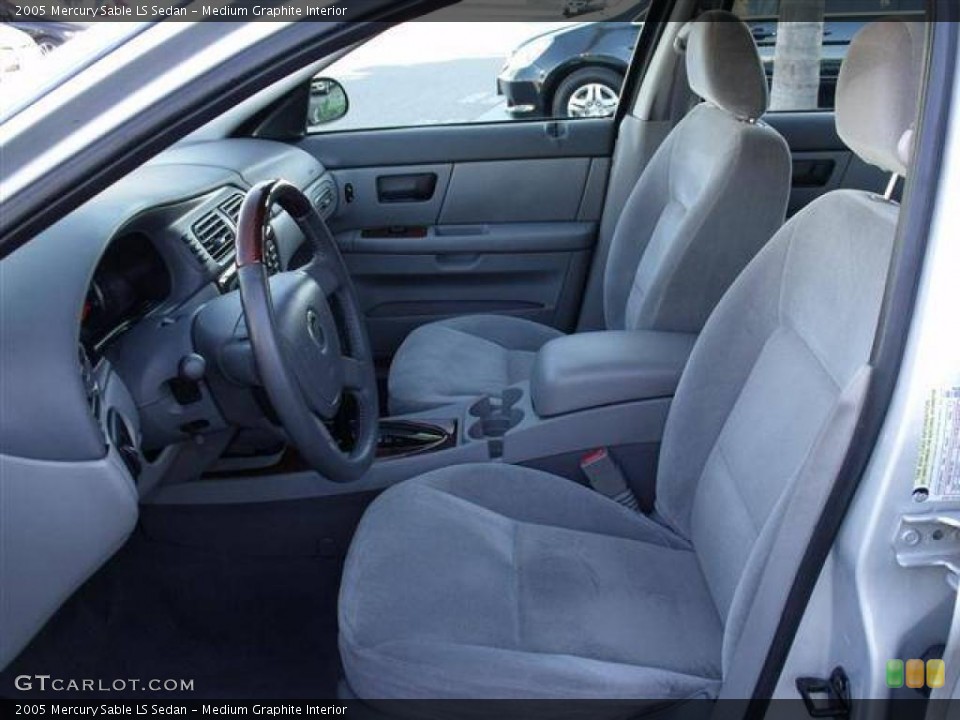 Medium Graphite Interior Photo for the 2005 Mercury Sable LS Sedan #40844709