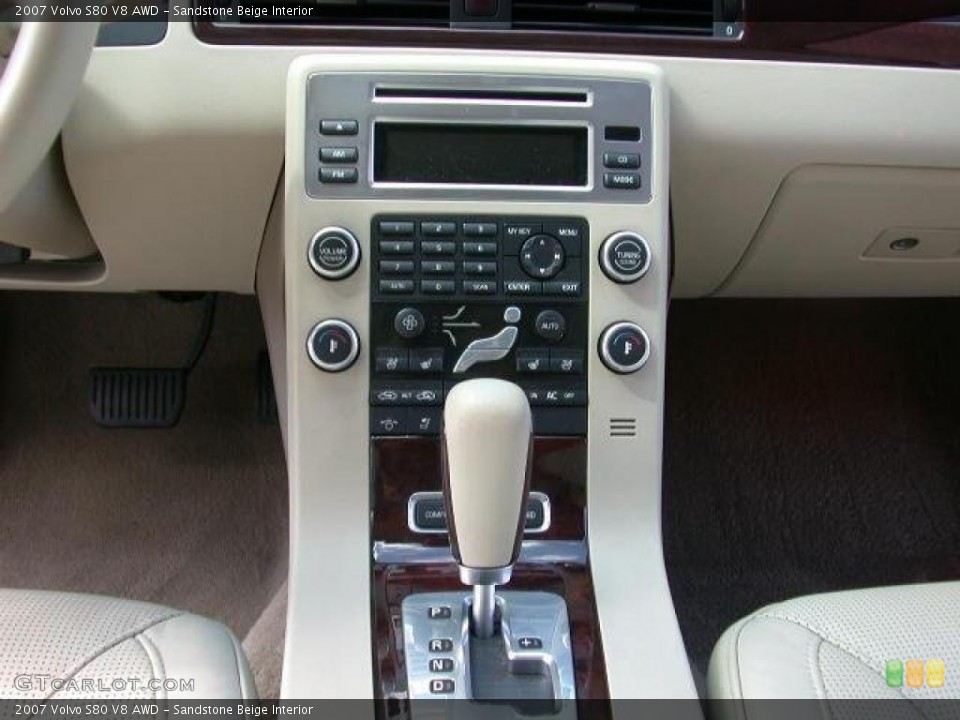 Sandstone Beige Interior Controls for the 2007 Volvo S80 V8 AWD #40854101