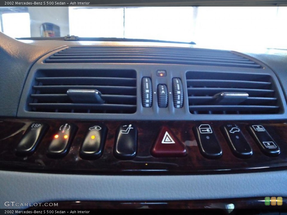 Ash Interior Controls for the 2002 Mercedes-Benz S 500 Sedan #40870914