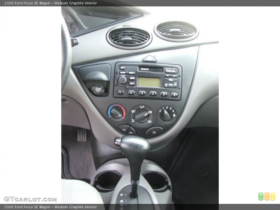 Medium Graphite Interior Controls for the 2000 Ford Focus SE Wagon #40877491
