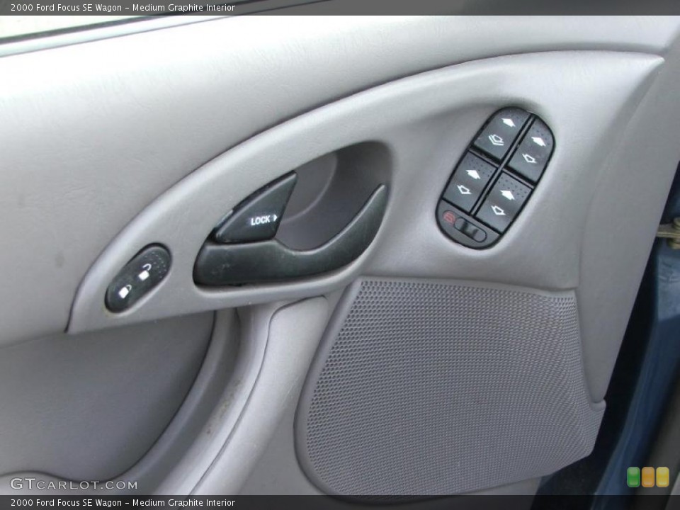 Medium Graphite Interior Controls for the 2000 Ford Focus SE Wagon #40877514