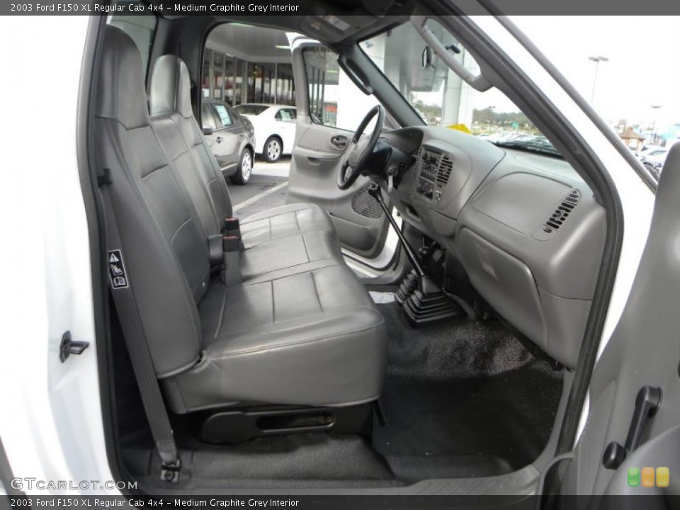 Medium Graphite Grey Interior Photo for the 2003 Ford F150 XL Regular Cab 4x4 #40891425