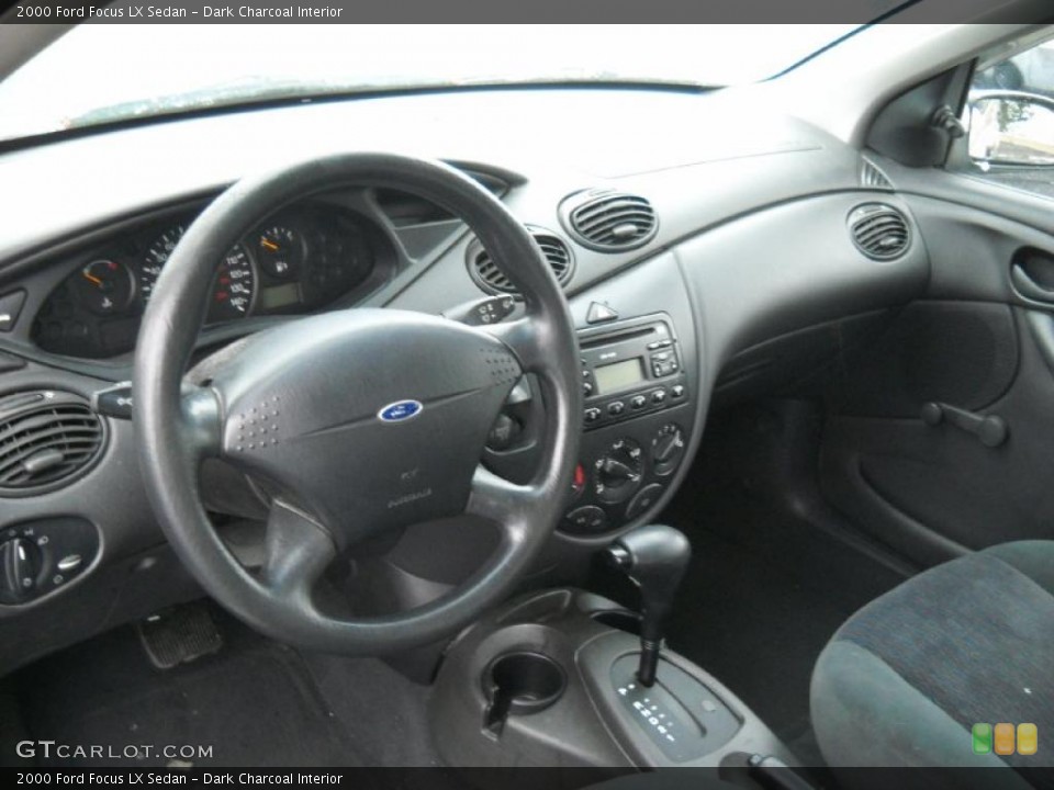 Dark Charcoal Interior Photo for the 2000 Ford Focus LX Sedan #40907805