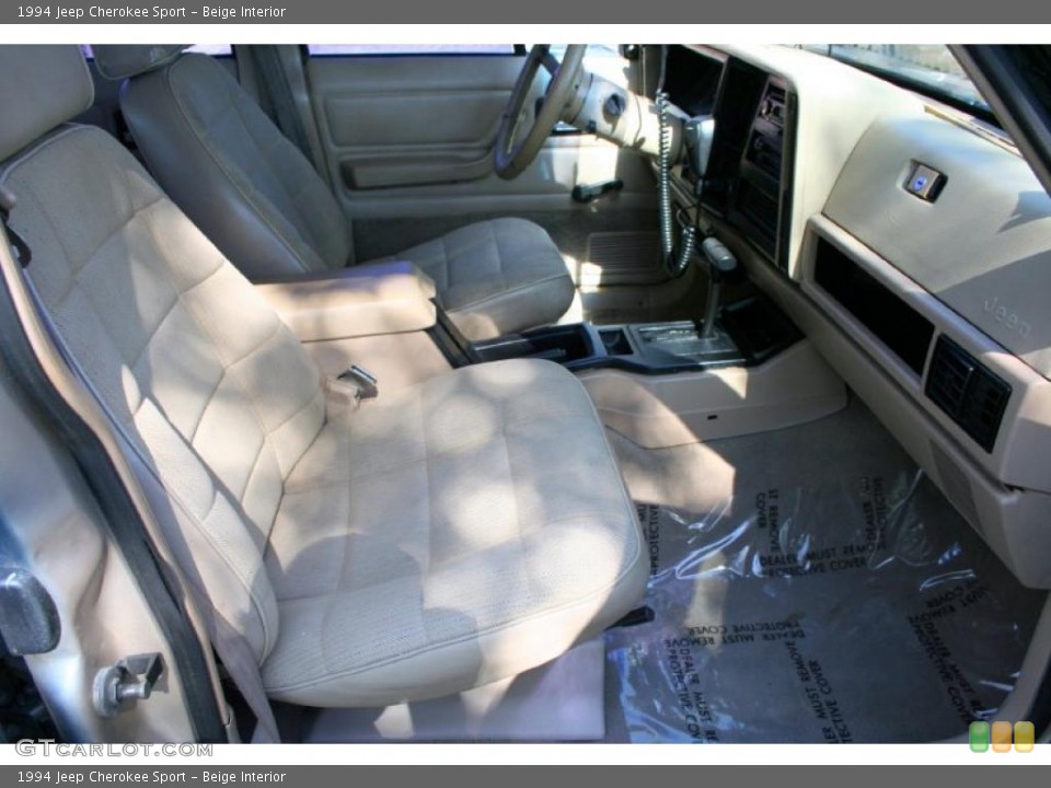 Beige Interior Photo for the 1994 Jeep Cherokee Sport #40916029