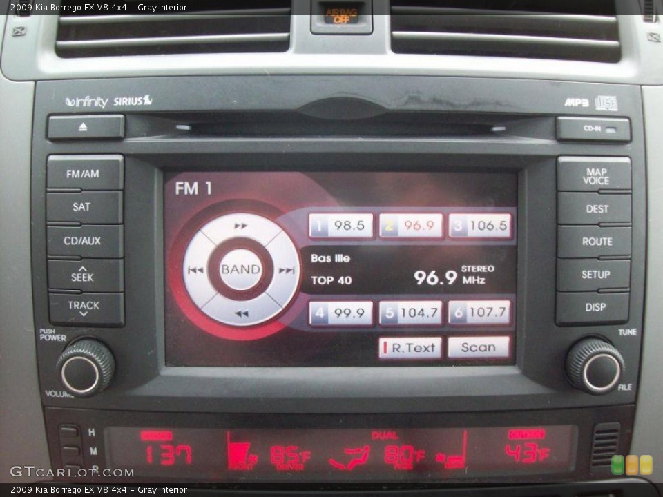 Gray Interior Controls for the 2009 Kia Borrego EX V8 4x4 #40917317