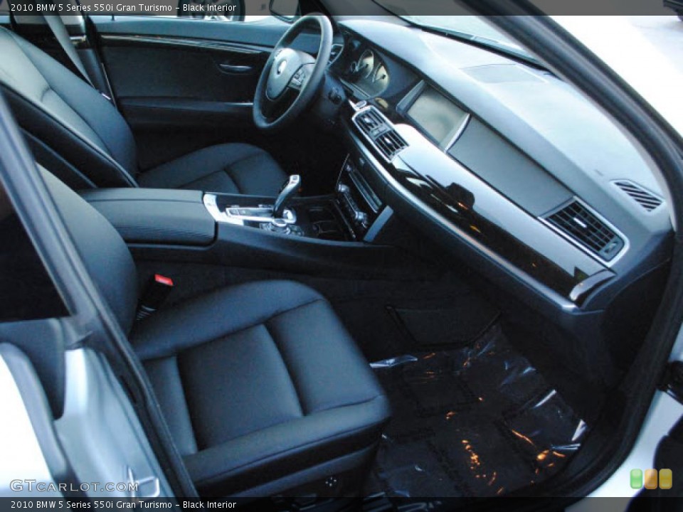 Black Interior Dashboard for the 2010 BMW 5 Series 550i Gran Turismo #40933042