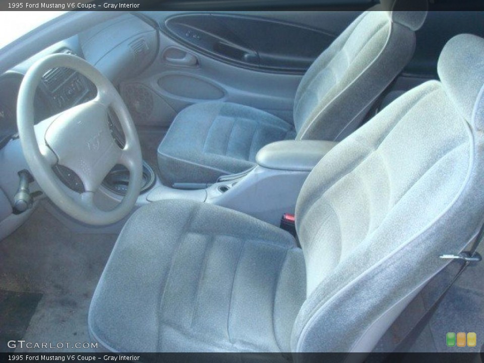 Gray Interior Photo for the 1995 Ford Mustang V6 Coupe #40941342