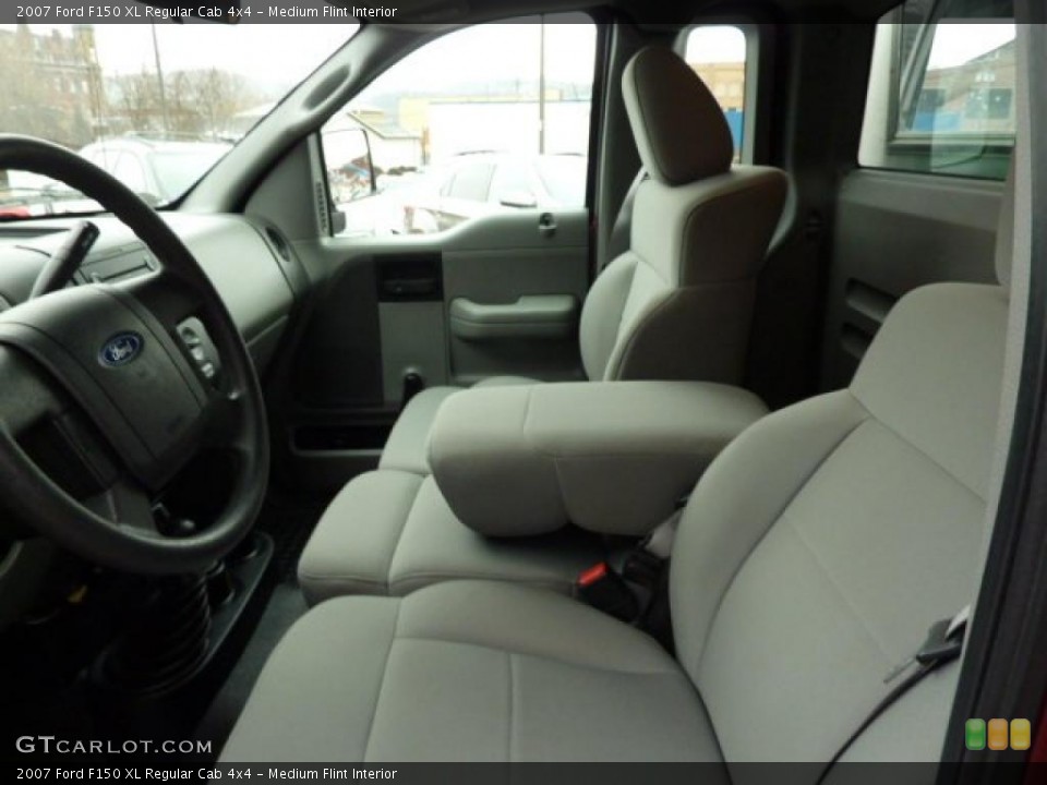 Medium Flint Interior Photo for the 2007 Ford F150 XL Regular Cab 4x4 #40952494