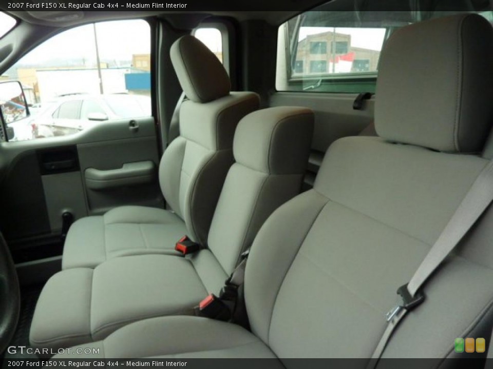 Medium Flint Interior Photo for the 2007 Ford F150 XL Regular Cab 4x4 #40952526