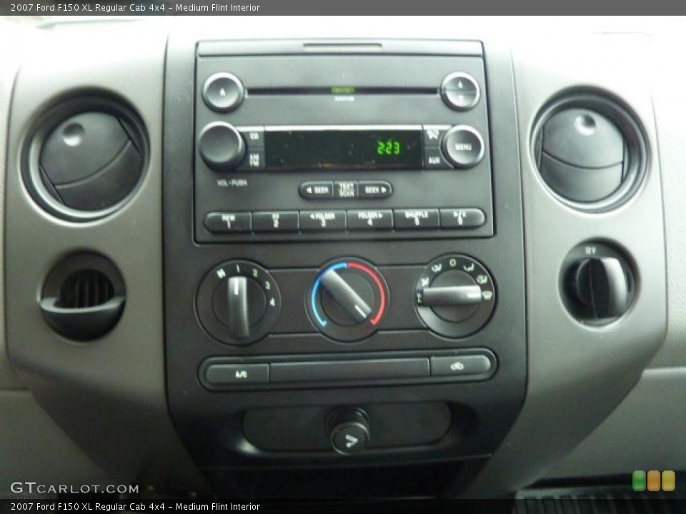 Medium Flint Interior Controls for the 2007 Ford F150 XL Regular Cab 4x4 #40952582