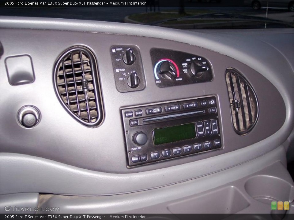 Medium Flint Interior Controls for the 2005 Ford E Series Van E350 Super Duty XLT Passenger #40953326