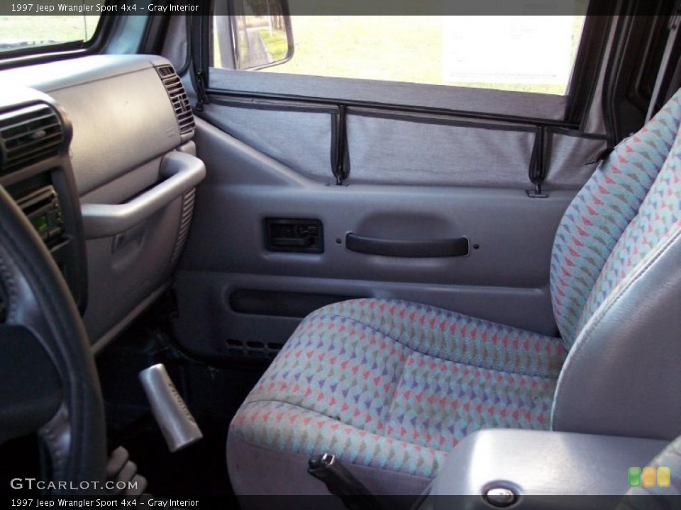 Gray Interior Photo for the 1997 Jeep Wrangler Sport 4x4 #40966948