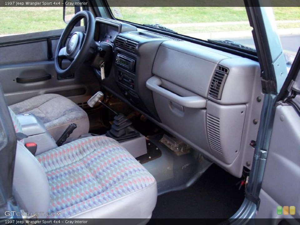 Gray Interior Photo for the 1997 Jeep Wrangler Sport 4x4 #40967016