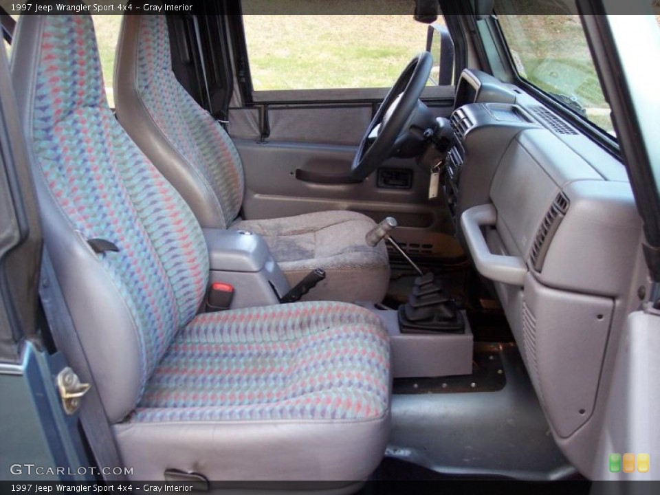 Gray Interior Photo for the 1997 Jeep Wrangler Sport 4x4 #40967032