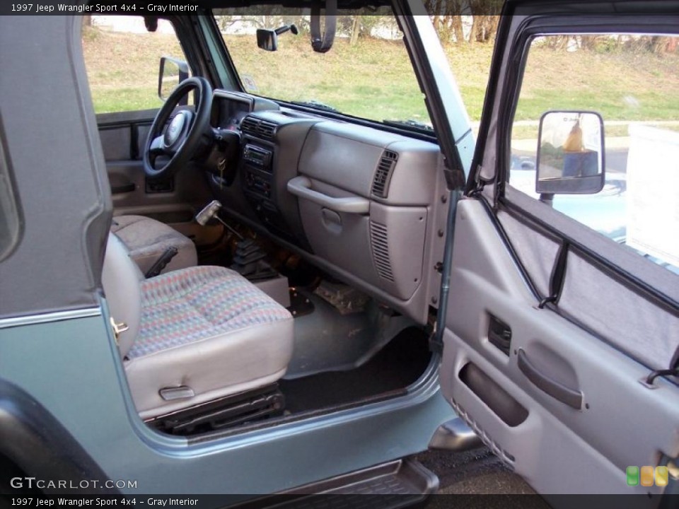 Gray Interior Photo for the 1997 Jeep Wrangler Sport 4x4 #40967076