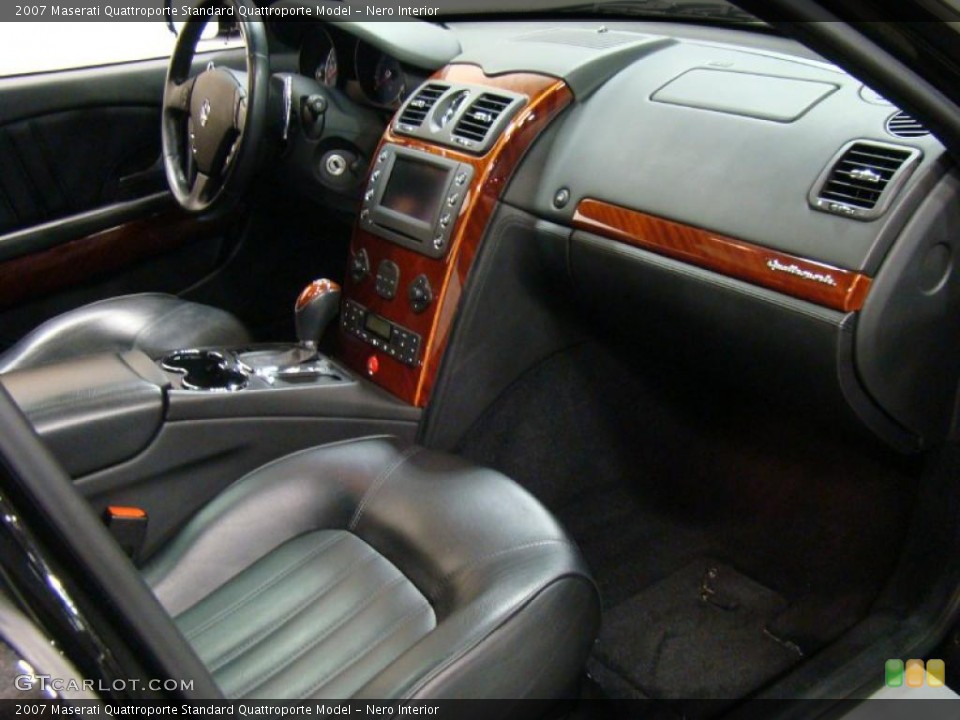 Nero Interior Dashboard for the 2007 Maserati Quattroporte  #40967920