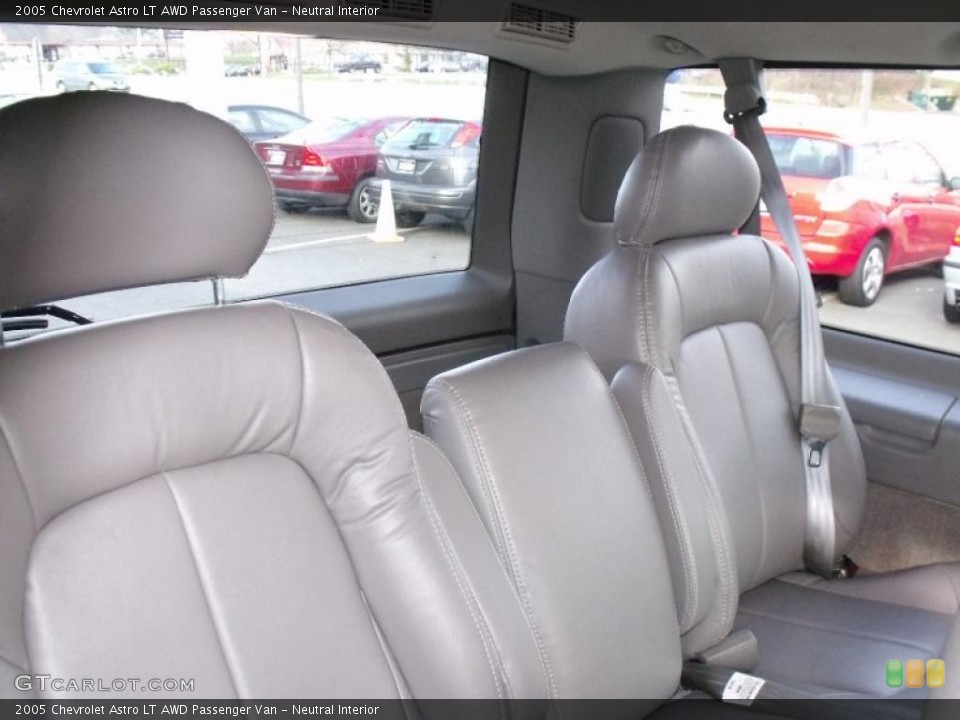 Neutral Interior Photo for the 2005 Chevrolet Astro LT AWD Passenger Van #40977924