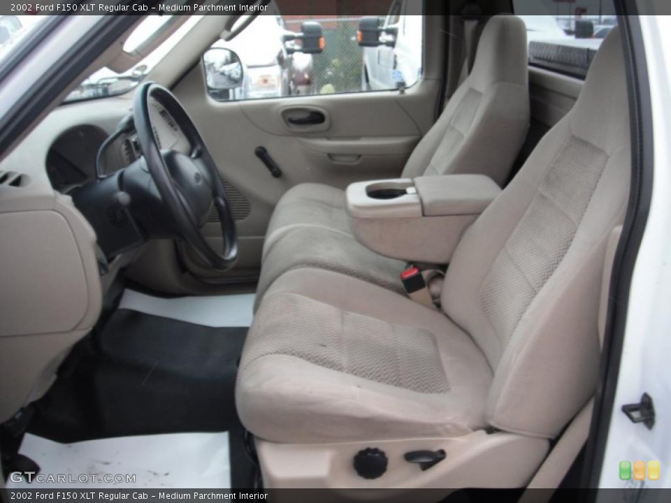 Medium Parchment Interior Photo for the 2002 Ford F150 XLT Regular Cab #40988477