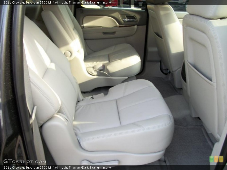 Light Titanium/Dark Titanium Interior Photo for the 2011 Chevrolet Suburban 2500 LT 4x4 #40997518