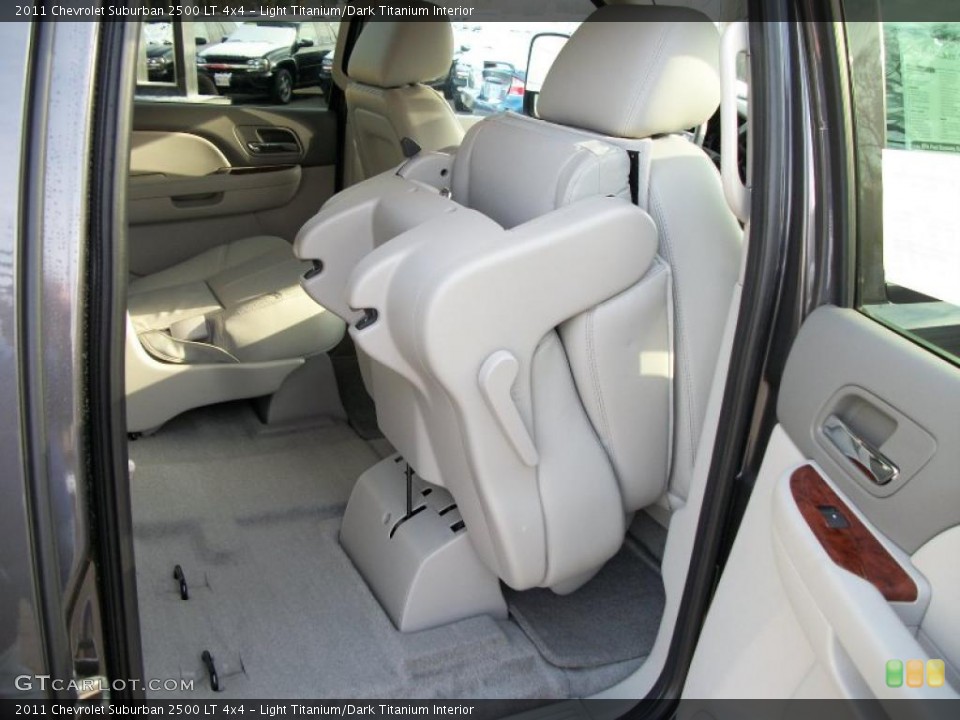 Light Titanium/Dark Titanium Interior Photo for the 2011 Chevrolet Suburban 2500 LT 4x4 #40997526