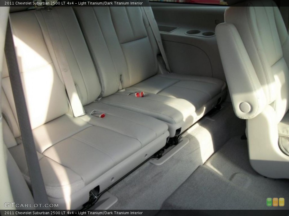 Light Titanium/Dark Titanium Interior Photo for the 2011 Chevrolet Suburban 2500 LT 4x4 #40997542