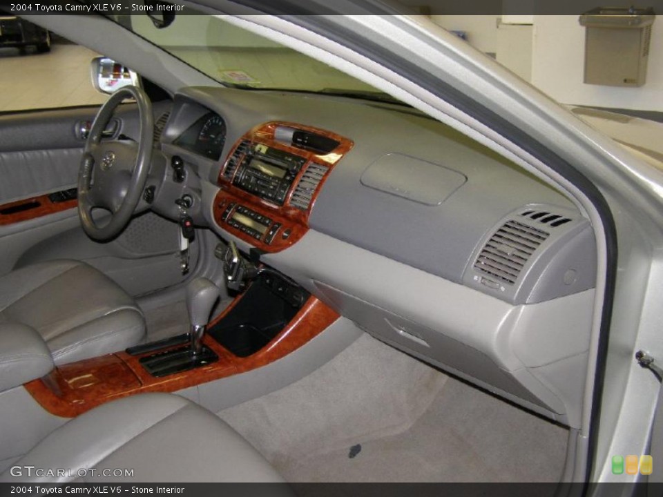 Stone Interior Photo for the 2004 Toyota Camry XLE V6 #40998670