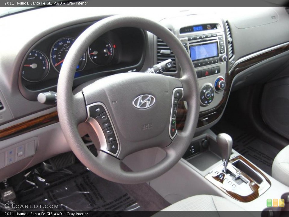 Gray Interior Photo for the 2011 Hyundai Santa Fe GLS AWD #41007978