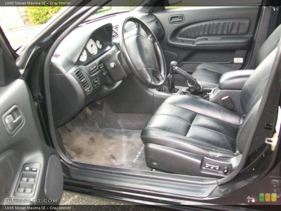 Gray Interior Photo for the 1996 Nissan Maxima SE #41014867